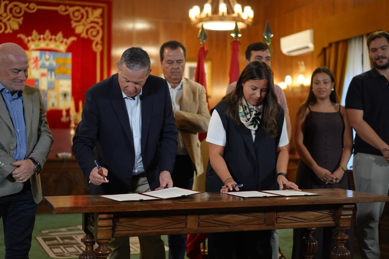 Sara Fregeneda y Javier Faúndez firman el protocolo de encomienda entre la Diputación de Zamora y EILZA para organizar FROMAGO 2028