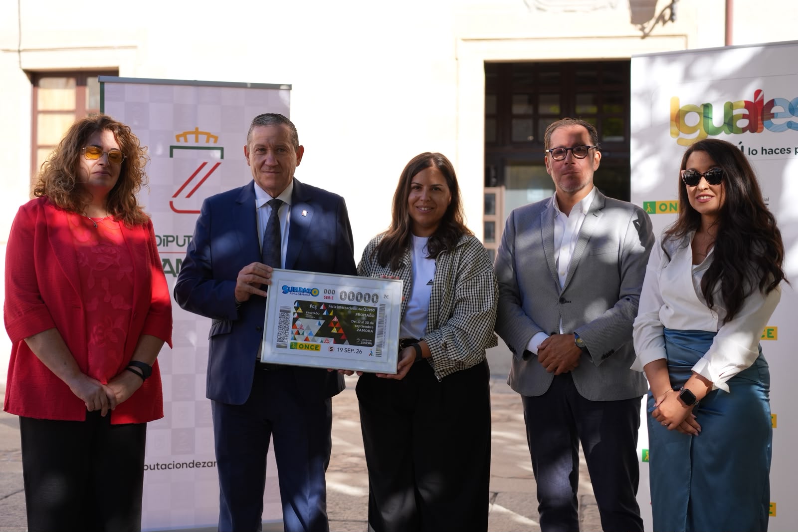 Presentación del cupón de la ONCE dedicado a FROMAGO 2026, con representantes de la ONCE, la Diputación de Zamora y EILZA
