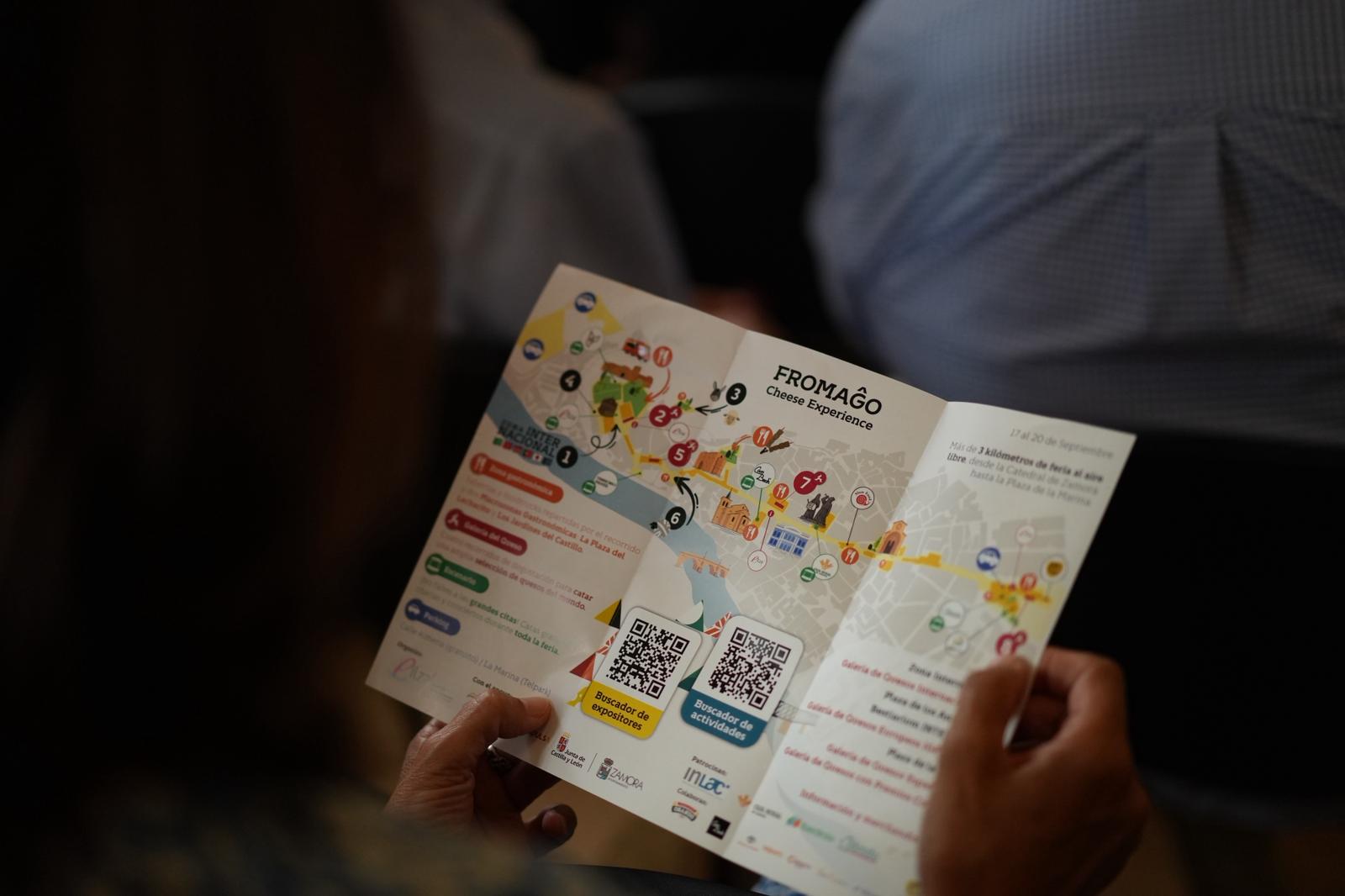 Tríptico con el programa de actividades de FROMAGO 2026