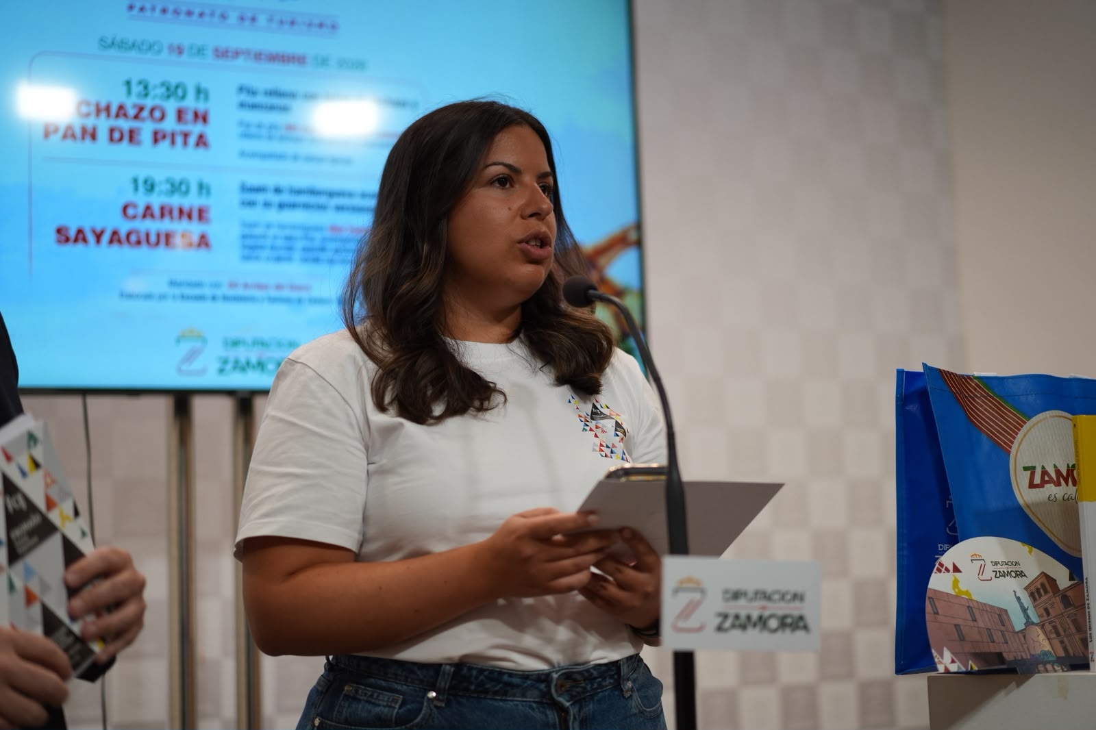 Sara Fregeneda, presidenta de EILZA, presentando el programa de FROMAGO 2026 en la Diputación de Zamora