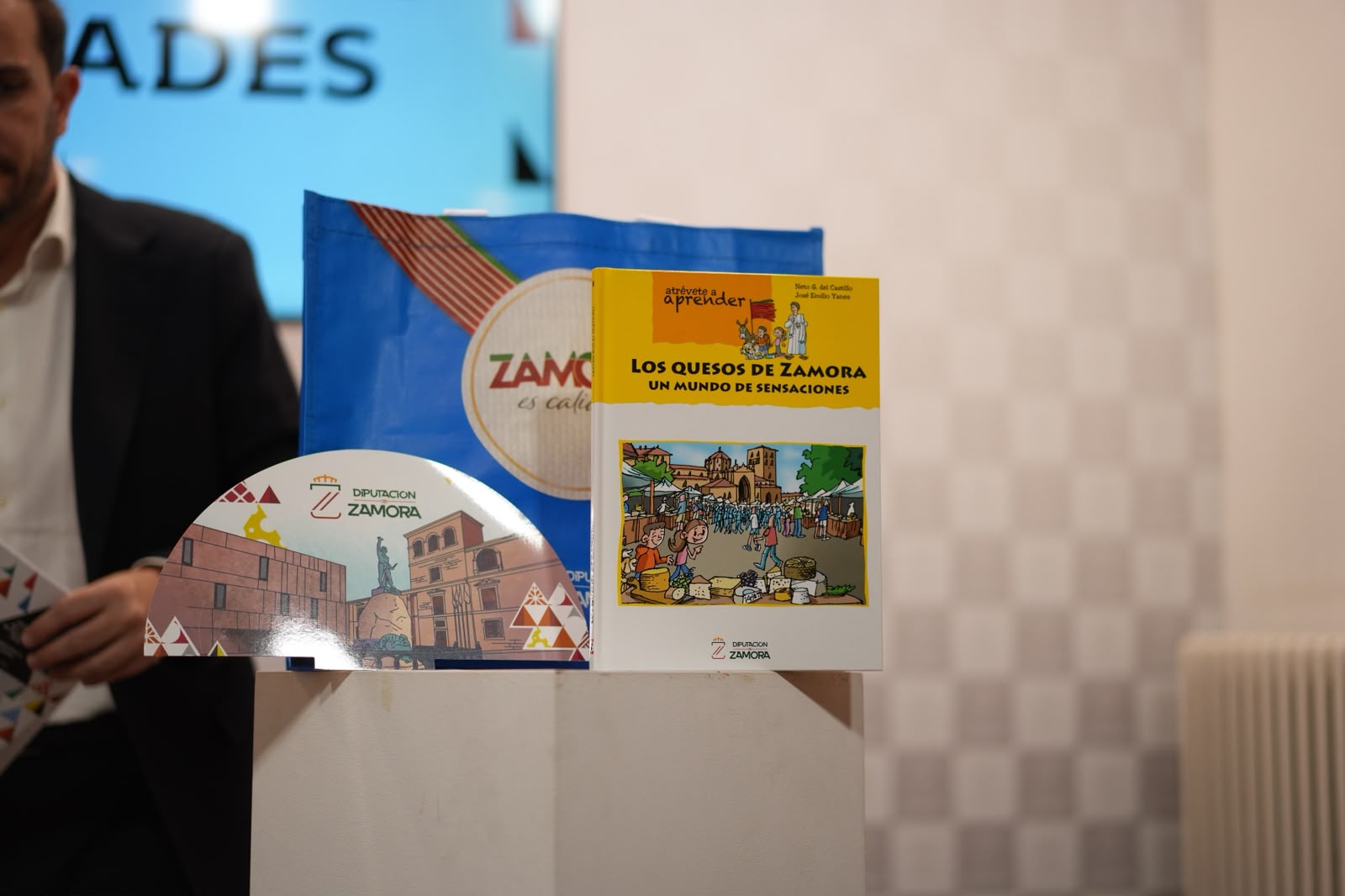 Bolsa reutilizable y material de Alimentos de Zamora que la Diputación repartirá en FROMAGO 2026