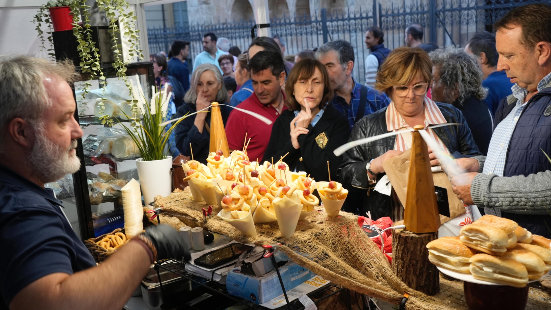 Ambiente de FROMAGO Cheese Experience en las calles de Zamora